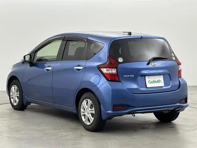 日産 ノート X 大阪府 2017(平29)年 5.6万km シャイニングブルー 純正ナビ（フルセグＴＶ／ＣＤ／ＤＶＤ／ＢＴ）/衝突被害軽減システム　/レーンキープ　/横滑り防止装置　　/オートライト　/純正フロアマット　/ステアリングスイッチ　/プッシュスタート　/電動格納式ドアミラー　/ＡＢＳ