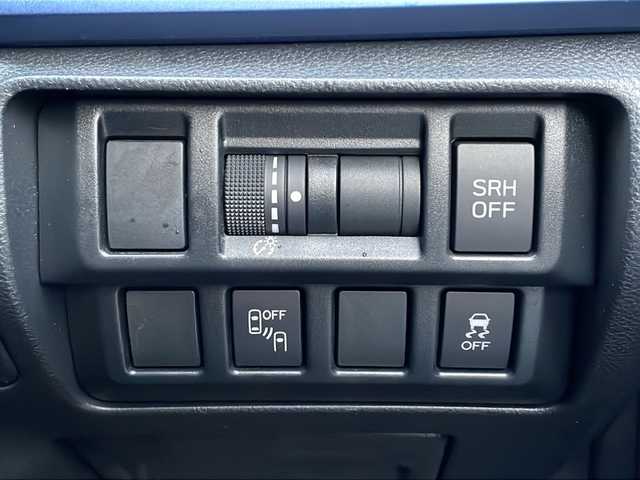 スバル ＸＶ ハイブリッド アドバンス 青森県 2018(平30)年 4.5万km ラグーンブルーP ・4WD/・衝突軽減ブレーキ/・ブラインドスポットモニター/・レーンキープアシスト/・レーダークルーズコントロール/・社外SDナビ/・フルセグ/・バックカメラ/・ドライブレコーダー/・ETC/・パドルシフト/・オートブレーキホールド/・オートマチックハイビーム/・ハーフレザーシート/・前席パワーシート/・LEDヘッドライト/・LEDフォグ/・ルーフレール/・革巻きステアリング/・プッシュスタート/・スマートキー/・純正18AW/・保証書・取説あり