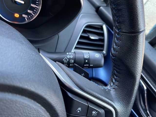 スバル ＸＶ ハイブリッド アドバンス 青森県 2018(平30)年 4.5万km ラグーンブルーP ・4WD/・衝突軽減ブレーキ/・ブラインドスポットモニター/・レーンキープアシスト/・レーダークルーズコントロール/・社外SDナビ/・フルセグ/・バックカメラ/・ドライブレコーダー/・ETC/・パドルシフト/・オートブレーキホールド/・オートマチックハイビーム/・ハーフレザーシート/・前席パワーシート/・LEDヘッドライト/・LEDフォグ/・ルーフレール/・革巻きステアリング/・プッシュスタート/・スマートキー/・純正18AW/・保証書・取説あり