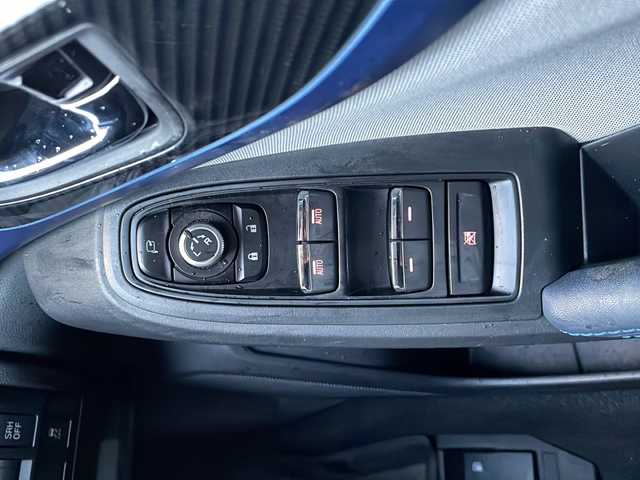 スバル ＸＶ ハイブリッド アドバンス 青森県 2018(平30)年 4.5万km ラグーンブルーP ・4WD/・衝突軽減ブレーキ/・ブラインドスポットモニター/・レーンキープアシスト/・レーダークルーズコントロール/・社外SDナビ/・フルセグ/・バックカメラ/・ドライブレコーダー/・ETC/・パドルシフト/・オートブレーキホールド/・オートマチックハイビーム/・ハーフレザーシート/・前席パワーシート/・LEDヘッドライト/・LEDフォグ/・ルーフレール/・革巻きステアリング/・プッシュスタート/・スマートキー/・純正18AW/・保証書・取説あり