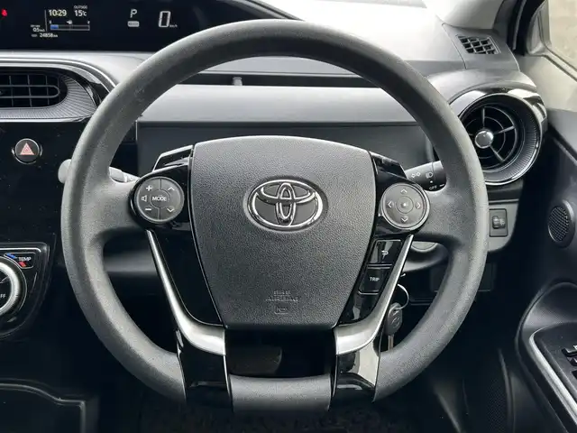 トヨタ アクア S 千葉県 2019(平31)年 2.5万km スーパーホワイトⅡ 純正SDナビ/AM/FM/BT/CD/AUX/ワンセグTV/バックカメラ/横滑り防止装置/ドライブレコーダー(ZDR-012)/リモコンキー/スペアキー×1/純正フロアマット