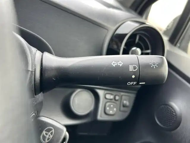 トヨタ アクア S 千葉県 2019(平31)年 2.5万km スーパーホワイトⅡ 純正SDナビ/AM/FM/BT/CD/AUX/ワンセグTV/バックカメラ/横滑り防止装置/ドライブレコーダー(ZDR-012)/リモコンキー/スペアキー×1/純正フロアマット