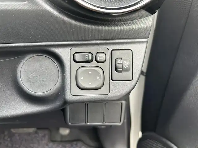 トヨタ アクア S 千葉県 2019(平31)年 2.5万km スーパーホワイトⅡ 純正SDナビ/AM/FM/BT/CD/AUX/ワンセグTV/バックカメラ/横滑り防止装置/ドライブレコーダー(ZDR-012)/リモコンキー/スペアキー×1/純正フロアマット