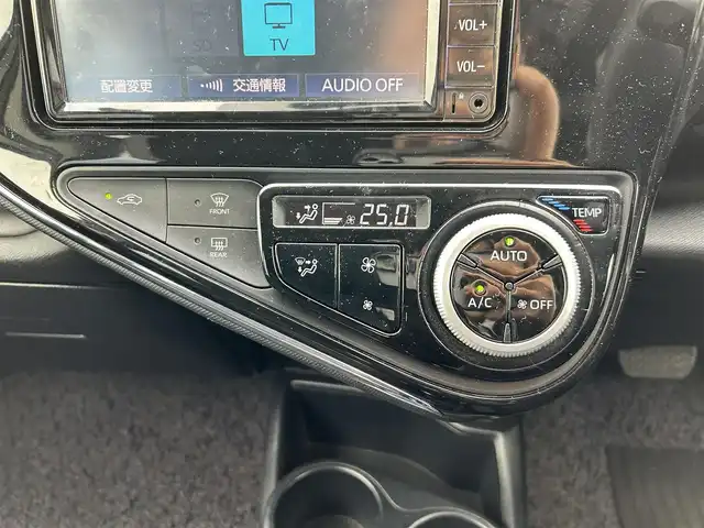 トヨタ アクア S 千葉県 2019(平31)年 2.5万km スーパーホワイトⅡ 純正SDナビ/AM/FM/BT/CD/AUX/ワンセグTV/バックカメラ/横滑り防止装置/ドライブレコーダー(ZDR-012)/リモコンキー/スペアキー×1/純正フロアマット