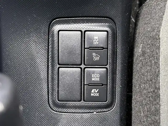 トヨタ アクア S 千葉県 2019(平31)年 2.5万km スーパーホワイトⅡ 純正SDナビ/AM/FM/BT/CD/AUX/ワンセグTV/バックカメラ/横滑り防止装置/ドライブレコーダー(ZDR-012)/リモコンキー/スペアキー×1/純正フロアマット