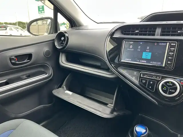 トヨタ アクア S 千葉県 2019(平31)年 2.5万km スーパーホワイトⅡ 純正SDナビ/AM/FM/BT/CD/AUX/ワンセグTV/バックカメラ/横滑り防止装置/ドライブレコーダー(ZDR-012)/リモコンキー/スペアキー×1/純正フロアマット