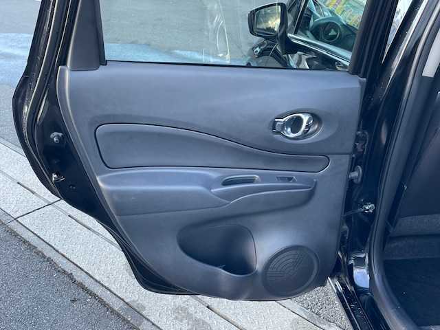 日産 ノート e－パワー X 静岡県 2017(平29)年 3.3万km スーパーブラック ●純正ナビ/(フルセグ/CD/Bluetooth/iPod)/(MJ116D-W)/●バックカメラ/●インテリジェントエマージェンシーブレーキ/●レーンキープアシスト/●フォグランプ/●オートライト/●ETC/●電動格納ウィンカーミラー/●レベライザー/●ドアバイザー/●スマートキー/●プッシュスタート/●社外フロアマット/●社外15インチアルミホイール/●ダブルSRS＋ABS/●保証書/●取扱説明書