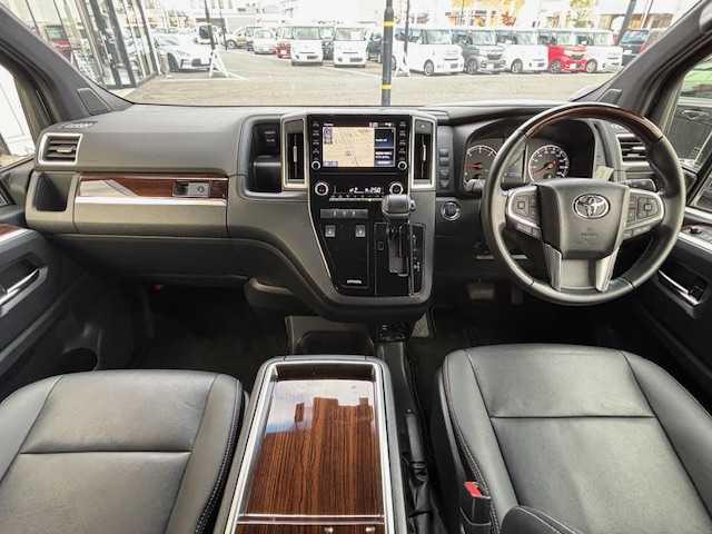 トヨタ グランエース プレミアム 宮城県 2023(令5)年 1.9万km ブラック 登録時走行距離１８５３３ｋｍ/ワンオーナー/両側パワースライドドア/フリップダウン/全方位カメラ/レーダークルーズコントロール/ＥＴＣ２．０/純正ドライブレコーダー/ＬＥＤヘッドライト/全席パワーシート/全席シートヒーター/純正ナビ/・フルセグテレビ/・ミラキャスト/・Bluetooth/・CD/DVD/・FM/AM/デジタルインナーミラー/プリクラッシュセーフティ/ブラインドスポットモニター/レーンキープアシスト/クリアランスソナー/オートライト/オートマチックハイビーム/アイドリングすトプ/横滑り防止機能/プッシュスタート/スマートキー/ステアリングリモコン/ウインカーミラー/電格ミラー/フォグランプ/ドアバイザー