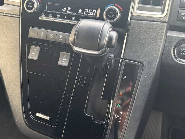 トヨタ グランエース プレミアム 宮城県 2023(令5)年 1.9万km ブラック 登録時走行距離１８５３３ｋｍ/ワンオーナー/両側パワースライドドア/フリップダウン/全方位カメラ/レーダークルーズコントロール/ＥＴＣ２．０/純正ドライブレコーダー/ＬＥＤヘッドライト/全席パワーシート/全席シートヒーター/純正ナビ/・フルセグテレビ/・ミラキャスト/・Bluetooth/・CD/DVD/・FM/AM/デジタルインナーミラー/プリクラッシュセーフティ/ブラインドスポットモニター/レーンキープアシスト/クリアランスソナー/オートライト/オートマチックハイビーム/アイドリングすトプ/横滑り防止機能/プッシュスタート/スマートキー/ステアリングリモコン/ウインカーミラー/電格ミラー/フォグランプ/ドアバイザー