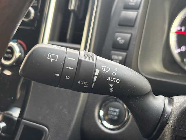 トヨタ グランエース プレミアム 宮城県 2023(令5)年 1.9万km ブラック 登録時走行距離１８５３３ｋｍ/ワンオーナー/両側パワースライドドア/フリップダウン/全方位カメラ/レーダークルーズコントロール/ＥＴＣ２．０/純正ドライブレコーダー/ＬＥＤヘッドライト/全席パワーシート/全席シートヒーター/純正ナビ/・フルセグテレビ/・ミラキャスト/・Bluetooth/・CD/DVD/・FM/AM/デジタルインナーミラー/プリクラッシュセーフティ/ブラインドスポットモニター/レーンキープアシスト/クリアランスソナー/オートライト/オートマチックハイビーム/アイドリングすトプ/横滑り防止機能/プッシュスタート/スマートキー/ステアリングリモコン/ウインカーミラー/電格ミラー/フォグランプ/ドアバイザー