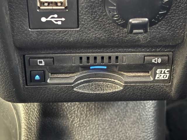 トヨタ グランエース プレミアム 宮城県 2023(令5)年 1.9万km ブラック 登録時走行距離１８５３３ｋｍ/ワンオーナー/両側パワースライドドア/フリップダウン/全方位カメラ/レーダークルーズコントロール/ＥＴＣ２．０/純正ドライブレコーダー/ＬＥＤヘッドライト/全席パワーシート/全席シートヒーター/純正ナビ/・フルセグテレビ/・ミラキャスト/・Bluetooth/・CD/DVD/・FM/AM/デジタルインナーミラー/プリクラッシュセーフティ/ブラインドスポットモニター/レーンキープアシスト/クリアランスソナー/オートライト/オートマチックハイビーム/アイドリングすトプ/横滑り防止機能/プッシュスタート/スマートキー/ステアリングリモコン/ウインカーミラー/電格ミラー/フォグランプ/ドアバイザー