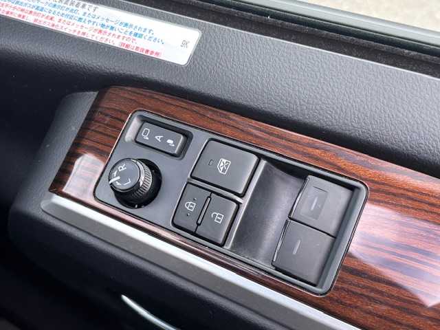 トヨタ グランエース プレミアム 宮城県 2023(令5)年 1.9万km ブラック 登録時走行距離１８５３３ｋｍ/ワンオーナー/両側パワースライドドア/フリップダウン/全方位カメラ/レーダークルーズコントロール/ＥＴＣ２．０/純正ドライブレコーダー/ＬＥＤヘッドライト/全席パワーシート/全席シートヒーター/純正ナビ/・フルセグテレビ/・ミラキャスト/・Bluetooth/・CD/DVD/・FM/AM/デジタルインナーミラー/プリクラッシュセーフティ/ブラインドスポットモニター/レーンキープアシスト/クリアランスソナー/オートライト/オートマチックハイビーム/アイドリングすトプ/横滑り防止機能/プッシュスタート/スマートキー/ステアリングリモコン/ウインカーミラー/電格ミラー/フォグランプ/ドアバイザー