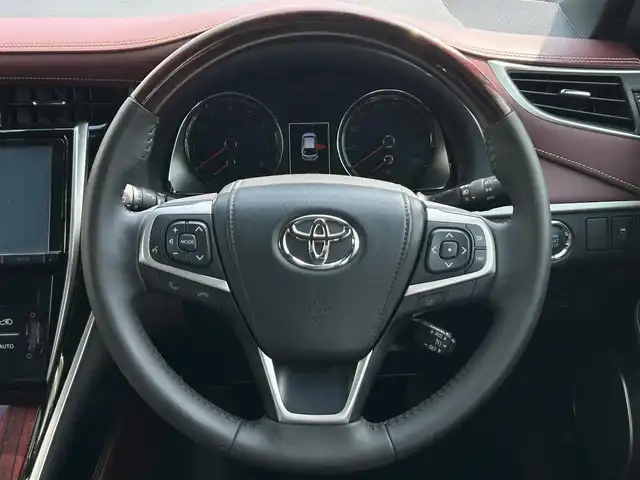 トヨタ ハリアー プレミアム 静岡県 2015(平27)年 7万km ブラッキッシュアゲハガラスフレーク エンジンスタートボタン/スマートキー/アイドリングストップ/パワーステアリング/パワーウィンドウ/オートエアコン/クルーズコントロール/保証書/取扱説明書/純正ETC/USB入力端子/バックカメラ/純正SDナビ（CD.DVD.BT.フルセグ）/電動リアゲート/純正フロアマット/純正アルミホイール/D席パワーシート/ABS/横滑り防止装置/レーンキープアシスト/オートライト/LEDライト/W+サイドエアバック