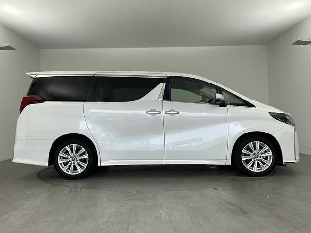 トヨタ アルファード S Aパッケージ 兵庫県 2018(平30)年 2.3万km ホワイトパールクリスタルシャイン ・Carrozzeria10インチナビ/‐Bluetoothオーディオ/‐CD/DVD再生/‐SDミュージックサーバー/‐USB接続/‐フルセグテレビ/・バックカメラ/・トヨタセーフティセンス/-プリクラッシュセーフティ/-ロードサインアシスト/-レーダークルーズコントロール/-レーンキープアシスト/-オートマチックハイビーム/・両側パワースライドドア/・ビルトインETC/・助手席スーパーロングスライドシート/・デジタルインナーミラー/・LEDヘッドライト/・オートライト/・オートマチックハイビーム/・LEDフォグランプ/・三列シート/・オットマン/・純正フロアマット/・純正アルミホイール/・nanoeエアコン/・横滑り防止機能/・盗難防止装置/・前後コーナーセンサー/・W＋サイドエアバック/・カーテンエアバック/・電動パーキング/・オートブレーキホールド/・クリアランスソナー/・エンジンスタートボタン/・スマートキー/・スペアキー/・WACエアコン/・MTモード付AT/・イルミネーテッドエントリーシステム