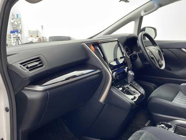 トヨタ アルファード S Aパッケージ 兵庫県 2018(平30)年 2.3万km ホワイトパールクリスタルシャイン ・Carrozzeria10インチナビ/‐Bluetoothオーディオ/‐CD/DVD再生/‐SDミュージックサーバー/‐USB接続/‐フルセグテレビ/・バックカメラ/・トヨタセーフティセンス/-プリクラッシュセーフティ/-ロードサインアシスト/-レーダークルーズコントロール/-レーンキープアシスト/-オートマチックハイビーム/・両側パワースライドドア/・ビルトインETC/・助手席スーパーロングスライドシート/・デジタルインナーミラー/・LEDヘッドライト/・オートライト/・オートマチックハイビーム/・LEDフォグランプ/・三列シート/・オットマン/・純正フロアマット/・純正アルミホイール/・nanoeエアコン/・横滑り防止機能/・盗難防止装置/・前後コーナーセンサー/・W＋サイドエアバック/・カーテンエアバック/・電動パーキング/・オートブレーキホールド/・クリアランスソナー/・エンジンスタートボタン/・スマートキー/・スペアキー/・WACエアコン/・MTモード付AT/・イルミネーテッドエントリーシステム