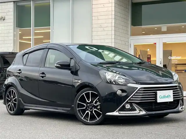 トヨタ アクア G G’s 兵庫県 2015(平27)年 6.3万km ブラックマイカ ワンオーナー/純正ナビ(NSZT-W64T)/・FM/AM/Bluetooth/・CD/DVD再生/フルセグTV/・バックカメラ/純正17インチAW/ビルトインETC/前方ドライブレコーダー/純正フロアマット/ハーフレザーシート/ドアバイザー/オートライト/LEDヘッドライト/社外マフラー/ステアリングスイッチ/電格ミラー/スマートキー×/スタッドレスタイヤ積み込み(175/65/R15)/＋社外AW