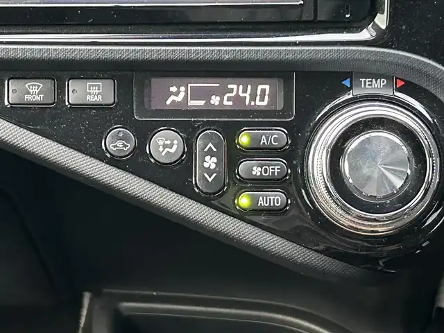 トヨタ アクア G G’s 兵庫県 2015(平27)年 6.3万km ブラックマイカ ワンオーナー/純正ナビ(NSZT-W64T)/・FM/AM/Bluetooth/・CD/DVD再生/フルセグTV/・バックカメラ/純正17インチAW/ビルトインETC/前方ドライブレコーダー/純正フロアマット/ハーフレザーシート/ドアバイザー/オートライト/LEDヘッドライト/社外マフラー/ステアリングスイッチ/電格ミラー/スマートキー×/スタッドレスタイヤ積み込み(175/65/R15)/＋社外AW