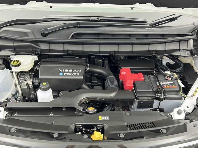 日産 セレナ e－パワー ハイウェイスター V 三重県 2025(令7)年 0.1万km未満 プリズムホワイト 登録済未使用車/純正メモリナビ/・BT/USB/フルセグTV/全方位カメラ/プロパイロット/ブラインドスポットモニター/デジタルインナーミラー/両側パワースライドドア/純正フリップダウンモニター/置くだけ充電/オートハイビーム/ビルトインETC/電動パーキング/オートブレーキホールド/ステアリングスイッチ