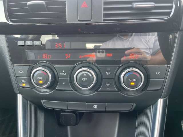 マツダ ＣＸ－５ XD 三重県 2012(平24)年 11.6万km ブラック ディスチャーパッケージ/・ディスチャージヘッドランプ/・アダプティブフロントライティングシステム/・オートライトシステム/・レインセンサーワイパー/1オーナー/純正ナビ/フルセグTV/【CD/DVD/SD/Bluetooth】/バックカメラ/ETC/225/65R17インチ純正AW/プッシュスタート/スマートキー/スペアキー/純正フロアマット