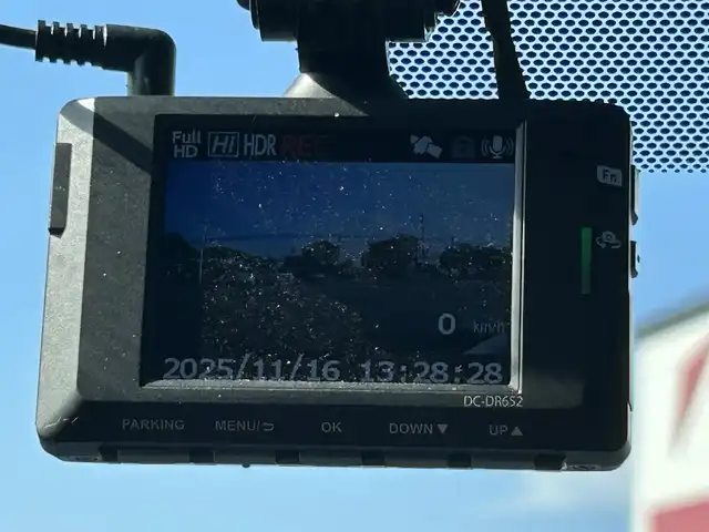 トヨタ カローラ クロス ハイブリッド Z 鹿児島県 2022(令4)年 9.6万km セメントグレーメタリック ワンオーナー/トヨタセーフティセンス/-プロアクティブドライビングアシスト/-プリクラッシュセーフティー/-レーダークルーズコントロール/-レーントレーシングアシスト/-パーキングサポートブレーキ/純正ナビ/(Bluetooth/フルセグTV/DVD)/バックカメラ/LEDヘッドライト/前後ドライブレコーダー/シートヒーター/純正18インチアルミホイール/スマートキー/ETC