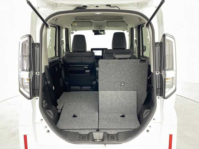 スズキ スペーシア カスタム HYBRID XS 道央・札幌 2024(令6)年 0.7万km ピュアホワイトP ・4WD/・純正ナビ&CD&DVD&SD&BT&TV/・両側パワースライドドア/・スズキセーフティサポート/・レーダークルーズコントロール/・コーナーセンサー/・ヘッドアップディスプレイ/・アイドリングストップ/・横滑り防止装置/・前席シートヒーター/・ステアリングヒーター/・LEDヘッドライト/・オートライト/・スマートキー