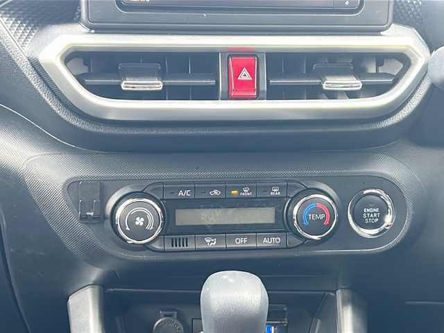 ダイハツ ロッキー X 青森県 2021(令3)年 2.9万km ブラックマイカメタリック ・寒冷地仕様/・4WD/・純正ナビ/・フルセグ/・バックカメラ/・CD/DVD/SD/Bluetooth/・衝突被害軽減ブレーキ/・レーンキープアシスト/・ワイパーデアイサ/・オートライト/・LEDヘットライト/・前席シートヒーター/・アイドリングストップ/・プッシュスタート/・スマートキー/・スペアキー１本/・電動格納ウィンカーミラー/・純正エンジンスターター/・純正ドライブレコーダー/・純正フロアマット/・純正ドアバイザー/・純正16AW/・スタッドレス積込/・保証書・取説あり