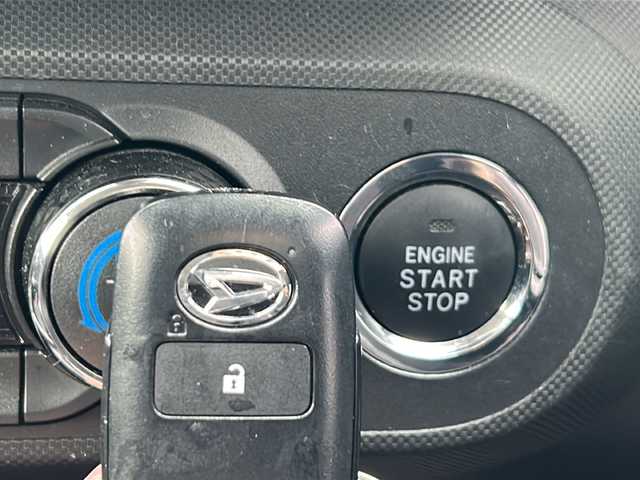 ダイハツ ロッキー X 青森県 2021(令3)年 2.9万km ブラックマイカメタリック ・寒冷地仕様/・4WD/・純正ナビ/・フルセグ/・バックカメラ/・CD/DVD/SD/Bluetooth/・衝突被害軽減ブレーキ/・レーンキープアシスト/・ワイパーデアイサ/・オートライト/・LEDヘットライト/・前席シートヒーター/・アイドリングストップ/・プッシュスタート/・スマートキー/・スペアキー１本/・電動格納ウィンカーミラー/・純正エンジンスターター/・純正ドライブレコーダー/・純正フロアマット/・純正ドアバイザー/・純正16AW/・スタッドレス積込/・保証書・取説あり