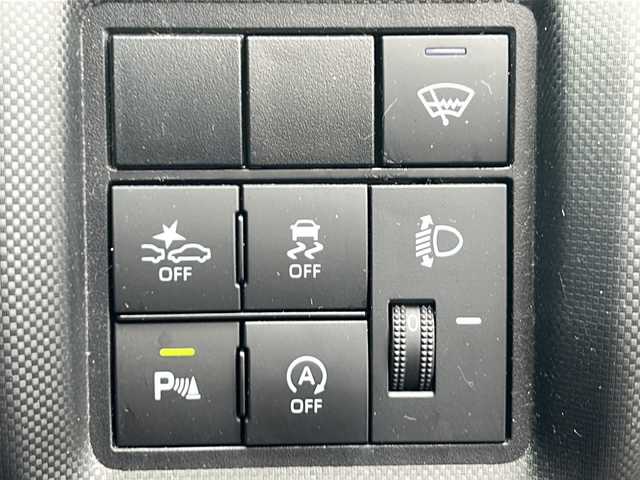 ダイハツ ロッキー X 青森県 2021(令3)年 2.9万km ブラックマイカメタリック ・寒冷地仕様/・4WD/・純正ナビ/・フルセグ/・バックカメラ/・CD/DVD/SD/Bluetooth/・衝突被害軽減ブレーキ/・レーンキープアシスト/・ワイパーデアイサ/・オートライト/・LEDヘットライト/・前席シートヒーター/・アイドリングストップ/・プッシュスタート/・スマートキー/・スペアキー１本/・電動格納ウィンカーミラー/・純正エンジンスターター/・純正ドライブレコーダー/・純正フロアマット/・純正ドアバイザー/・純正16AW/・スタッドレス積込/・保証書・取説あり