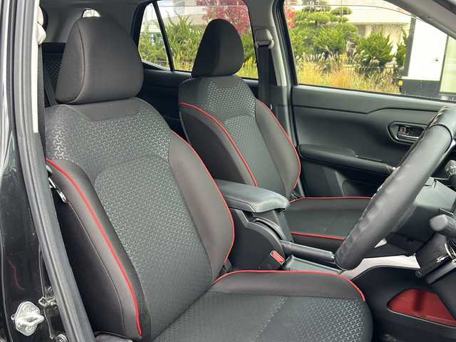 ダイハツ ロッキー X 青森県 2021(令3)年 2.9万km ブラックマイカメタリック ・寒冷地仕様/・4WD/・純正ナビ/・フルセグ/・バックカメラ/・CD/DVD/SD/Bluetooth/・衝突被害軽減ブレーキ/・レーンキープアシスト/・ワイパーデアイサ/・オートライト/・LEDヘットライト/・前席シートヒーター/・アイドリングストップ/・プッシュスタート/・スマートキー/・スペアキー１本/・電動格納ウィンカーミラー/・純正エンジンスターター/・純正ドライブレコーダー/・純正フロアマット/・純正ドアバイザー/・純正16AW/・スタッドレス積込/・保証書・取説あり