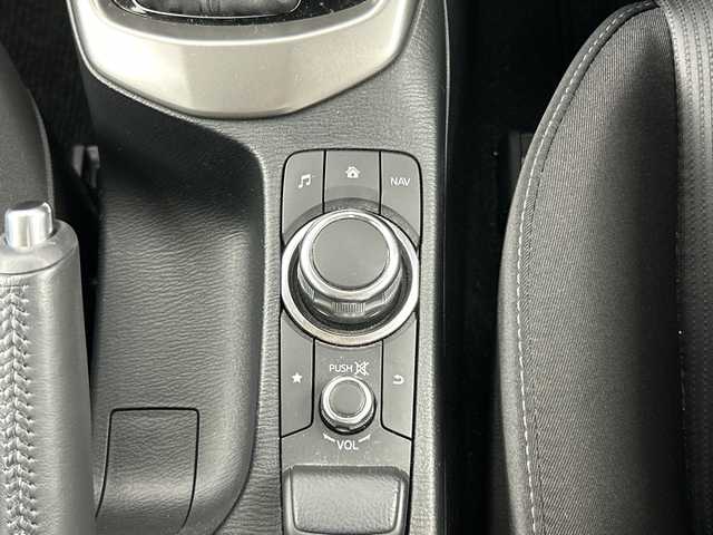 マツダ ＣＸ－３ XD 愛知県 2015(平27)年 2.8万km クリスタルホワイトパールマイカ メーカーオプション/セーフティパッケージ/(BSM/車線逸脱警報/ハイビームコントロールシステム)/LEDコンフォートパッケージ/（クルーズコントロール/LEDヘッドライト）/装備/純正7インチＳＤナビ/（ＤＶＤ/ＣＤ/フルセグ/Bluetooth/ＡＭ/ＦＭ）/スマートシティブレーキサポート/バックカメラ/スマートキー/ＬＥＤライト/純正１６インチＡＷ/純正フロアマット/横滑り防止