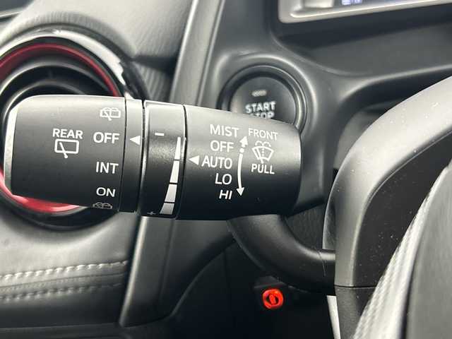 マツダ ＣＸ－３ XD 愛知県 2015(平27)年 2.8万km クリスタルホワイトパールマイカ メーカーオプション/セーフティパッケージ/(BSM/車線逸脱警報/ハイビームコントロールシステム)/LEDコンフォートパッケージ/（クルーズコントロール/LEDヘッドライト）/装備/純正7インチＳＤナビ/（ＤＶＤ/ＣＤ/フルセグ/Bluetooth/ＡＭ/ＦＭ）/スマートシティブレーキサポート/バックカメラ/スマートキー/ＬＥＤライト/純正１６インチＡＷ/純正フロアマット/横滑り防止