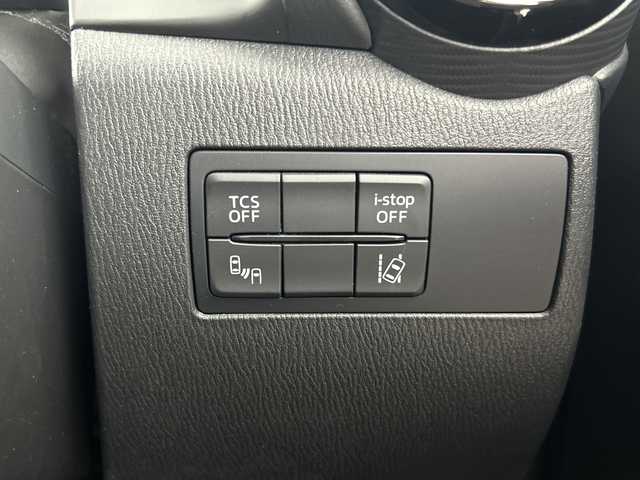 マツダ ＣＸ－３ XD 愛知県 2015(平27)年 2.8万km クリスタルホワイトパールマイカ メーカーオプション/セーフティパッケージ/(BSM/車線逸脱警報/ハイビームコントロールシステム)/LEDコンフォートパッケージ/（クルーズコントロール/LEDヘッドライト）/装備/純正7インチＳＤナビ/（ＤＶＤ/ＣＤ/フルセグ/Bluetooth/ＡＭ/ＦＭ）/スマートシティブレーキサポート/バックカメラ/スマートキー/ＬＥＤライト/純正１６インチＡＷ/純正フロアマット/横滑り防止