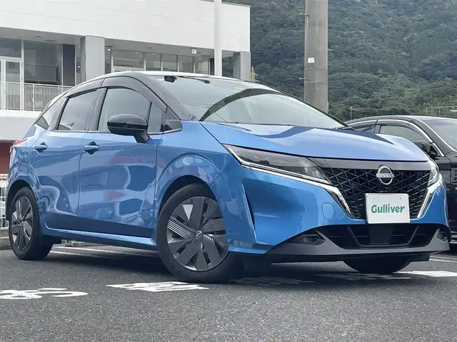日産 ノート X 長崎県 2021(令3)年 1.8万km ビビットブルー / スーパーブラック 2トーン ワンオーナー/純正ナビ/・AM/FM/BT/CD/フルセグTV/バックカメラ/ステアリングスイッチ/AUTO HOLD/LDA/エマージェンシーブレーキ/標識検知/駐車支援/車速連動ワイパー/ウェルカムヘッドライト/前方ドライブレコーダー/ビルトインETC/電動格納ウィンカーミラー/フロアマット/ドアバイザー/保証書/取扱説明書/ナビ取扱説明書/スペアキー