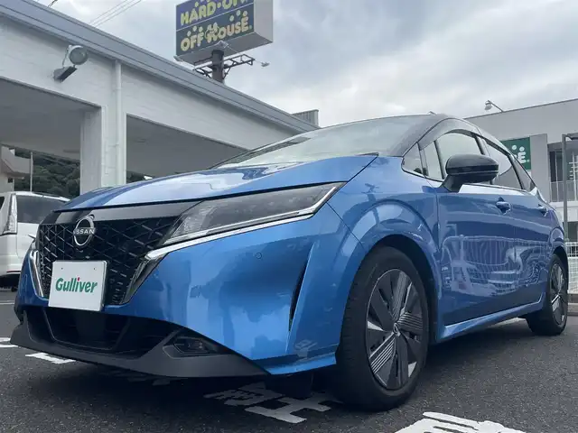 日産 ノート X 長崎県 2021(令3)年 1.8万km ビビットブルー / スーパーブラック 2トーン ワンオーナー/純正ナビ/・AM/FM/BT/CD/フルセグTV/バックカメラ/ステアリングスイッチ/AUTO HOLD/LDA/エマージェンシーブレーキ/標識検知/駐車支援/車速連動ワイパー/ウェルカムヘッドライト/前方ドライブレコーダー/ビルトインETC/電動格納ウィンカーミラー/フロアマット/ドアバイザー/保証書/取扱説明書/ナビ取扱説明書/スペアキー