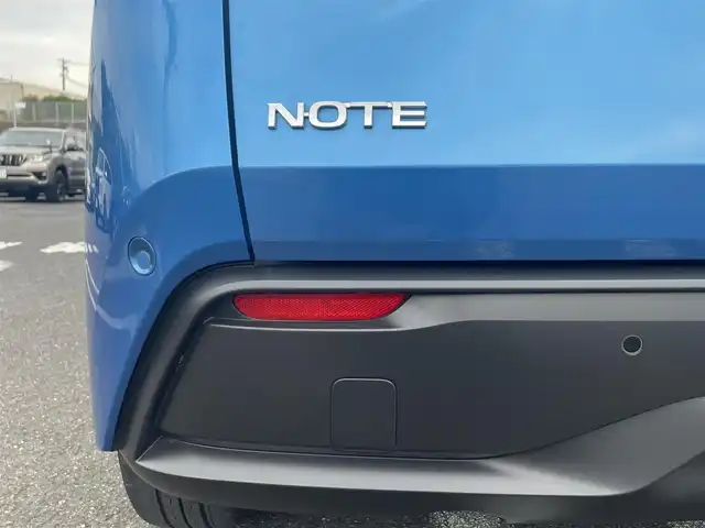 日産 ノート X 長崎県 2021(令3)年 1.8万km ビビットブルー / スーパーブラック 2トーン ワンオーナー/純正ナビ/・AM/FM/BT/CD/フルセグTV/バックカメラ/ステアリングスイッチ/AUTO HOLD/LDA/エマージェンシーブレーキ/標識検知/駐車支援/車速連動ワイパー/ウェルカムヘッドライト/前方ドライブレコーダー/ビルトインETC/電動格納ウィンカーミラー/フロアマット/ドアバイザー/保証書/取扱説明書/ナビ取扱説明書/スペアキー
