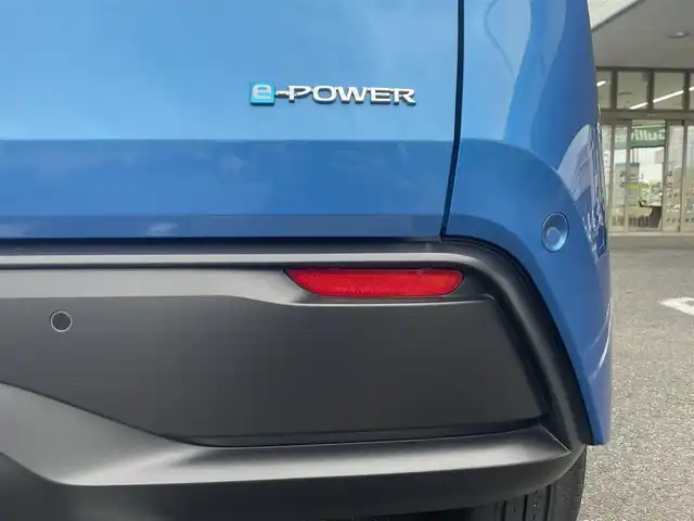 日産 ノート X 長崎県 2021(令3)年 1.8万km ビビットブルー / スーパーブラック 2トーン ワンオーナー/純正ナビ/・AM/FM/BT/CD/フルセグTV/バックカメラ/ステアリングスイッチ/AUTO HOLD/LDA/エマージェンシーブレーキ/標識検知/駐車支援/車速連動ワイパー/ウェルカムヘッドライト/前方ドライブレコーダー/ビルトインETC/電動格納ウィンカーミラー/フロアマット/ドアバイザー/保証書/取扱説明書/ナビ取扱説明書/スペアキー