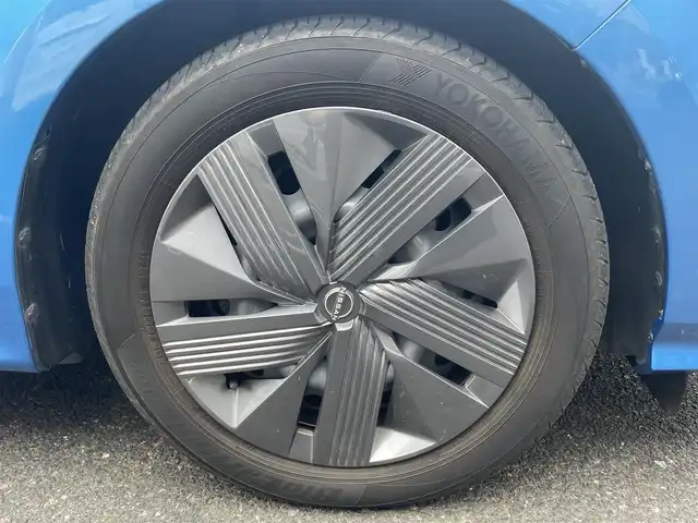 日産 ノート X 長崎県 2021(令3)年 1.8万km ビビットブルー / スーパーブラック 2トーン ワンオーナー/純正ナビ/・AM/FM/BT/CD/フルセグTV/バックカメラ/ステアリングスイッチ/AUTO HOLD/LDA/エマージェンシーブレーキ/標識検知/駐車支援/車速連動ワイパー/ウェルカムヘッドライト/前方ドライブレコーダー/ビルトインETC/電動格納ウィンカーミラー/フロアマット/ドアバイザー/保証書/取扱説明書/ナビ取扱説明書/スペアキー