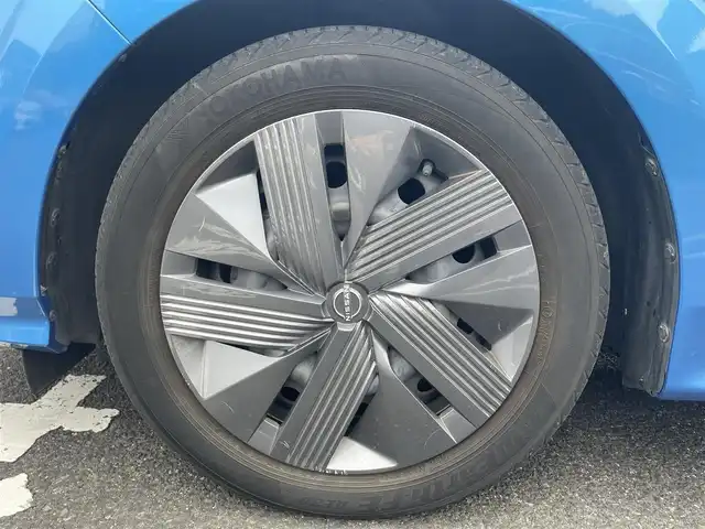 日産 ノート X 長崎県 2021(令3)年 1.8万km ビビットブルー / スーパーブラック 2トーン ワンオーナー/純正ナビ/・AM/FM/BT/CD/フルセグTV/バックカメラ/ステアリングスイッチ/AUTO HOLD/LDA/エマージェンシーブレーキ/標識検知/駐車支援/車速連動ワイパー/ウェルカムヘッドライト/前方ドライブレコーダー/ビルトインETC/電動格納ウィンカーミラー/フロアマット/ドアバイザー/保証書/取扱説明書/ナビ取扱説明書/スペアキー