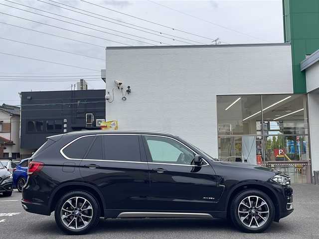 ＢＭＷ Ｘ５ xDrive 35d 愛知県 2017(平29)年 8.2万km サファイアブラックP /禁煙車//純正ナビ//バックカメラ//フルセグTV・USB・AUX・CD・DVD・音楽ライブラリ//前後ドライブレコーダー//純正19インチアルミホイール//ルーフレール//デジタルルームミラー//レザーシート//シートヒーター(前席・後席左右)//前席パワーシート//電動ランバーサポート//フロアマット//パワーバックドア//ヒルディセントコントロール//インテリジェントセーフティ//衝突警告//歩行者警告//車線逸脱警告//車線変更警告//アダプティブクルーズコントロール(ACC)//前後コーナーセンサー//横滑り防止//アイドリングストップ//LEDヘッドライト//オートライト//フロント・リヤフォグランプ//ドライブモード(SPORT・COMFORT・ECO PRO)//電子パーキングブレーキ//オートブレーキホールド//スペアキー//保証書//取扱説明書