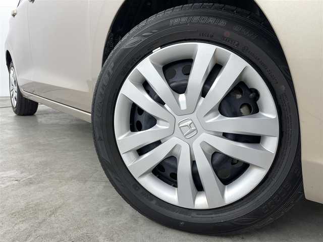 ホンダ フィット e:HEVホーム 福島県 2023(令5)年 2.4万km ゴールド ホンダセンシング/・衝突被害軽減システム/・誤発進抑制機能/・車線逸脱防止機能/・歩行者事故低減システム/・車線維持アシスト/・先行車発進お知らせ機能/・標識認識機能/・コーナーセンサー/純正9インチインターナビ/・フルセグ/TV/BT/SD/CD/DVD/USB/AM/FM/バックカメラ/ACC/LEDオートライト/・フォグランプ/・オートハイビーム/・オートマチックハイビーム/ハーフレザーシート/・チップアップシート/純正アルミホイール付きサマータイヤ/革ステアリング/・ステアリングリモコン/電子パーキング/・ブレーキホールド/電動格納ミラー/・ウィンカーミラー/・オートミラー/アイドリングストップ/ETC/前後ドラレコ/純正ドアバイザー/純正フロアマット/プッシュスタート/・スマートキー/・スペアキー