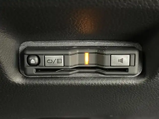 ホンダ フィット e:HEVホーム 福島県 2023(令5)年 2.4万km ゴールド ホンダセンシング/・衝突被害軽減システム/・誤発進抑制機能/・車線逸脱防止機能/・歩行者事故低減システム/・車線維持アシスト/・先行車発進お知らせ機能/・標識認識機能/・コーナーセンサー/純正9インチインターナビ/・フルセグ/TV/BT/SD/CD/DVD/USB/AM/FM/バックカメラ/ACC/LEDオートライト/・フォグランプ/・オートハイビーム/・オートマチックハイビーム/ハーフレザーシート/・チップアップシート/純正アルミホイール付きサマータイヤ/革ステアリング/・ステアリングリモコン/電子パーキング/・ブレーキホールド/電動格納ミラー/・ウィンカーミラー/・オートミラー/アイドリングストップ/ETC/前後ドラレコ/純正ドアバイザー/純正フロアマット/プッシュスタート/・スマートキー/・スペアキー