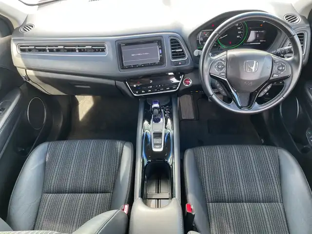 ホンダ ヴェゼル ハイブリッド Z ホンダセンシング 神奈川県 2017(平29)年 5.4万km プレミアムクリスタルレッドM 純正メモリナビ（VXM-175VFi）/Bluetooth/CD/DVD/フルセグ/USB/追従式クルーズコントロール/前席シートヒーター/パドルシフト/パーキングセンサー/ルーフレール/LEDヘッドライト/LEDフォグランプ/ブレーキホールド/シートポジションメモリー/プッシュスタート/スマートキー/純正アルミホイール/純正フロアマット/ETC/電動格納ミラー/ドアバイザー/横滑り防止装置/レーンキープアシスト/衝突被害軽減システム