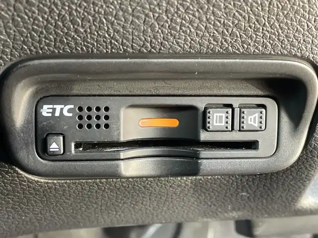 ホンダ ヴェゼル ハイブリッド Z ホンダセンシング 神奈川県 2017(平29)年 5.4万km プレミアムクリスタルレッドM 純正メモリナビ（VXM-175VFi）/Bluetooth/CD/DVD/フルセグ/USB/追従式クルーズコントロール/前席シートヒーター/パドルシフト/パーキングセンサー/ルーフレール/LEDヘッドライト/LEDフォグランプ/ブレーキホールド/シートポジションメモリー/プッシュスタート/スマートキー/純正アルミホイール/純正フロアマット/ETC/電動格納ミラー/ドアバイザー/横滑り防止装置/レーンキープアシスト/衝突被害軽減システム