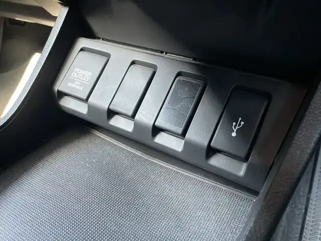 ホンダ ヴェゼル ハイブリッド Z ホンダセンシング 神奈川県 2017(平29)年 5.4万km プレミアムクリスタルレッドM 純正メモリナビ（VXM-175VFi）/Bluetooth/CD/DVD/フルセグ/USB/追従式クルーズコントロール/前席シートヒーター/パドルシフト/パーキングセンサー/ルーフレール/LEDヘッドライト/LEDフォグランプ/ブレーキホールド/シートポジションメモリー/プッシュスタート/スマートキー/純正アルミホイール/純正フロアマット/ETC/電動格納ミラー/ドアバイザー/横滑り防止装置/レーンキープアシスト/衝突被害軽減システム