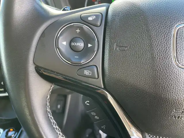 ホンダ ヴェゼル ハイブリッド Z ホンダセンシング 神奈川県 2017(平29)年 5.4万km プレミアムクリスタルレッドM 純正メモリナビ（VXM-175VFi）/Bluetooth/CD/DVD/フルセグ/USB/追従式クルーズコントロール/前席シートヒーター/パドルシフト/パーキングセンサー/ルーフレール/LEDヘッドライト/LEDフォグランプ/ブレーキホールド/シートポジションメモリー/プッシュスタート/スマートキー/純正アルミホイール/純正フロアマット/ETC/電動格納ミラー/ドアバイザー/横滑り防止装置/レーンキープアシスト/衝突被害軽減システム