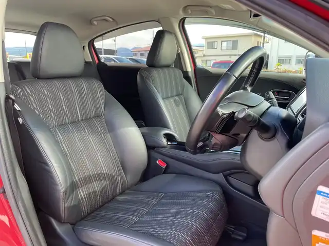 ホンダ ヴェゼル ハイブリッド Z ホンダセンシング 神奈川県 2017(平29)年 5.4万km プレミアムクリスタルレッドM 純正メモリナビ（VXM-175VFi）/Bluetooth/CD/DVD/フルセグ/USB/追従式クルーズコントロール/前席シートヒーター/パドルシフト/パーキングセンサー/ルーフレール/LEDヘッドライト/LEDフォグランプ/ブレーキホールド/シートポジションメモリー/プッシュスタート/スマートキー/純正アルミホイール/純正フロアマット/ETC/電動格納ミラー/ドアバイザー/横滑り防止装置/レーンキープアシスト/衝突被害軽減システム