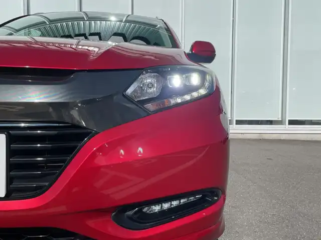 ホンダ ヴェゼル ハイブリッド Z ホンダセンシング 神奈川県 2017(平29)年 5.4万km プレミアムクリスタルレッドM 純正メモリナビ（VXM-175VFi）/Bluetooth/CD/DVD/フルセグ/USB/追従式クルーズコントロール/前席シートヒーター/パドルシフト/パーキングセンサー/ルーフレール/LEDヘッドライト/LEDフォグランプ/ブレーキホールド/シートポジションメモリー/プッシュスタート/スマートキー/純正アルミホイール/純正フロアマット/ETC/電動格納ミラー/ドアバイザー/横滑り防止装置/レーンキープアシスト/衝突被害軽減システム
