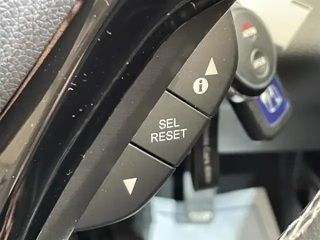 ホンダ ヴェゼル ハイブリッド 岩手県 2017(平29)年 11.6万km ホワイトオーキッドパール ワンオーナー/４WD/パドルシフト/レーンアシスト/衝突被害軽減ブレーキ/横滑り防止装置/バックカメラ/リアクティブフォースペダル/クルーズコントロール/フロントワイパーデアイサー/チップアップリアシート/オールオートパワーウィンドウ/シートヒーター/ETC/ドライブレコーダー/ハーフレザーシート/純正フロアマット/純正１７インチアルミホイール/純正LEDヘッドライト