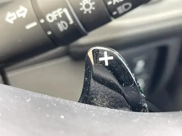 ホンダ ヴェゼル ハイブリッド 岩手県 2017(平29)年 11.6万km ホワイトオーキッドパール ワンオーナー/４WD/パドルシフト/レーンアシスト/衝突被害軽減ブレーキ/横滑り防止装置/バックカメラ/リアクティブフォースペダル/クルーズコントロール/フロントワイパーデアイサー/チップアップリアシート/オールオートパワーウィンドウ/シートヒーター/ETC/ドライブレコーダー/ハーフレザーシート/純正フロアマット/純正１７インチアルミホイール/純正LEDヘッドライト