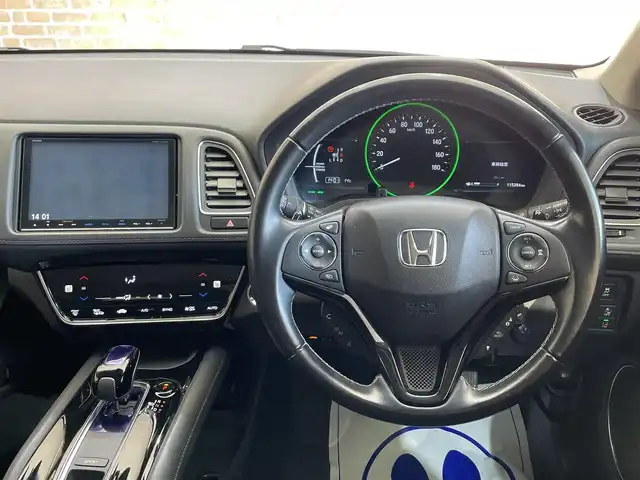 ホンダ ヴェゼル ハイブリッド 岩手県 2017(平29)年 11.6万km ホワイトオーキッドパール ワンオーナー/４WD/パドルシフト/レーンアシスト/衝突被害軽減ブレーキ/横滑り防止装置/バックカメラ/リアクティブフォースペダル/クルーズコントロール/フロントワイパーデアイサー/チップアップリアシート/オールオートパワーウィンドウ/シートヒーター/ETC/ドライブレコーダー/ハーフレザーシート/純正フロアマット/純正１７インチアルミホイール/純正LEDヘッドライト